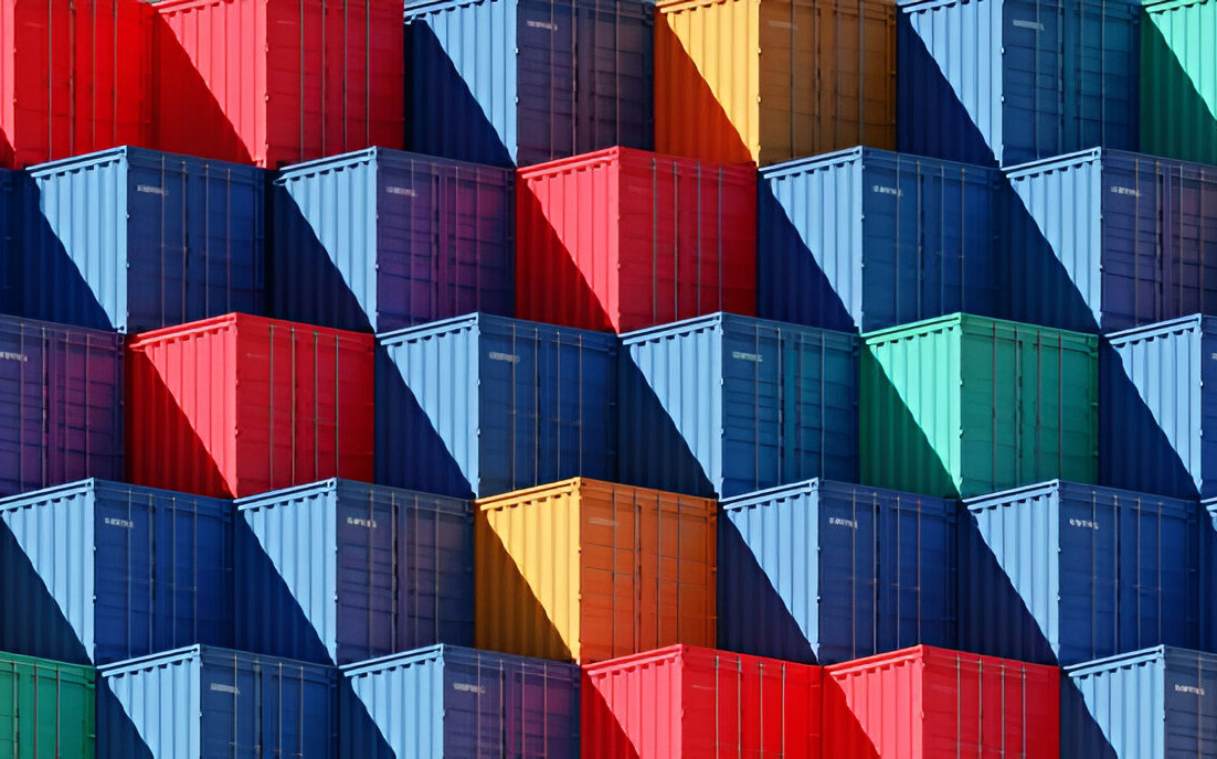 Contentores coloridos - logística internacional